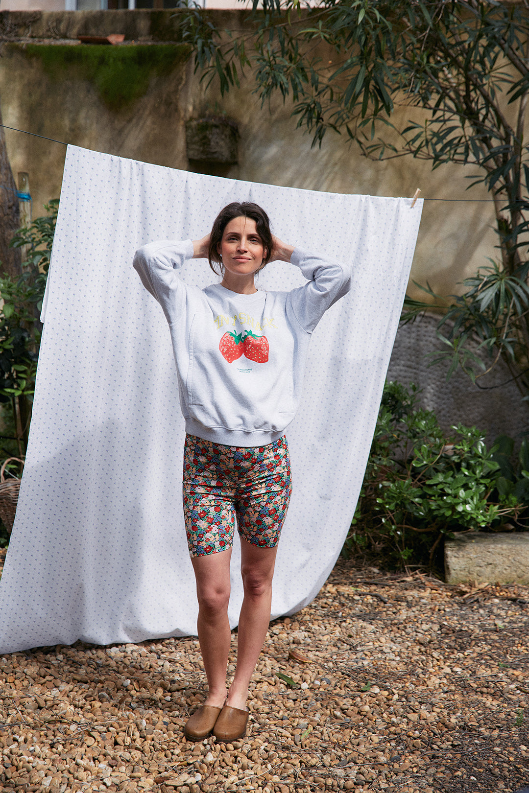 fr:Romaine porte une taille 1, en:Romaine wears a size 1, de:Romaine trägt Größe 1