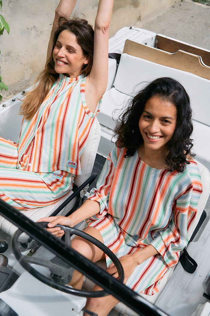 fr:Romaine porte une taille 1, en:Romaine wears a size 1, de:Romaine trägt Größe 1