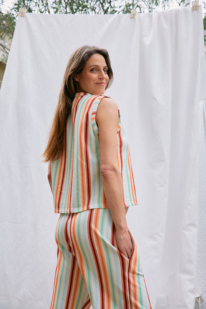 fr:Romaine porte une taille 1, en:Romaine wears a size 1, de:Romaine trägt Größe 1