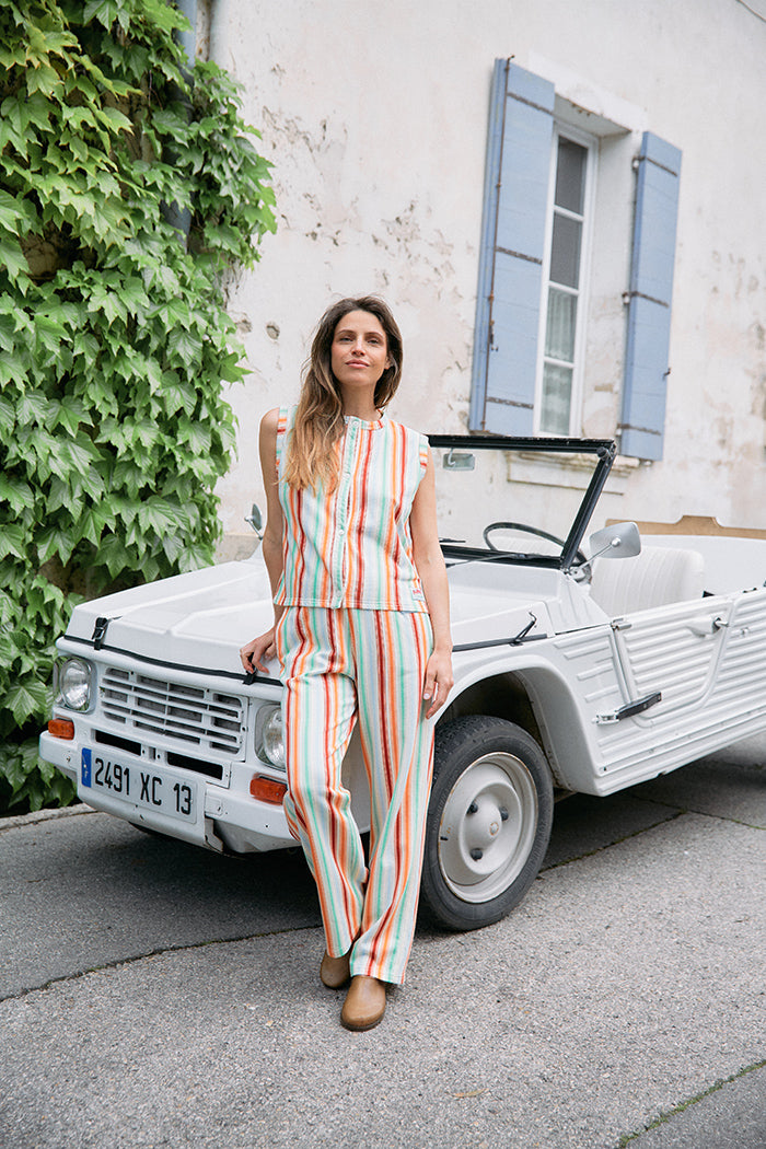 fr:Romaine porte une taille 1, en:Romaine wears a size 1, de:Romaine trägt Größe 1