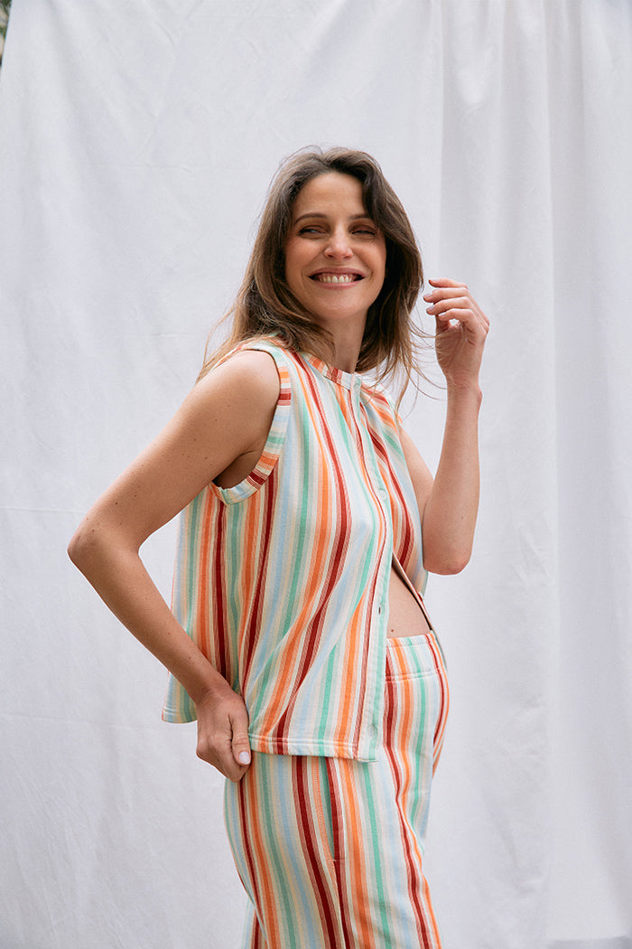 fr:Romaine porte une taille 1, en:Romaine wears a size 1, de:Romaine trägt Größe 1