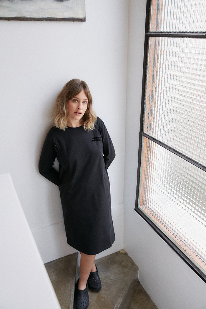 fr: Ophélie porte une taille S, en: Ophélie wears a size S, de: Ophélie trägt Größe S