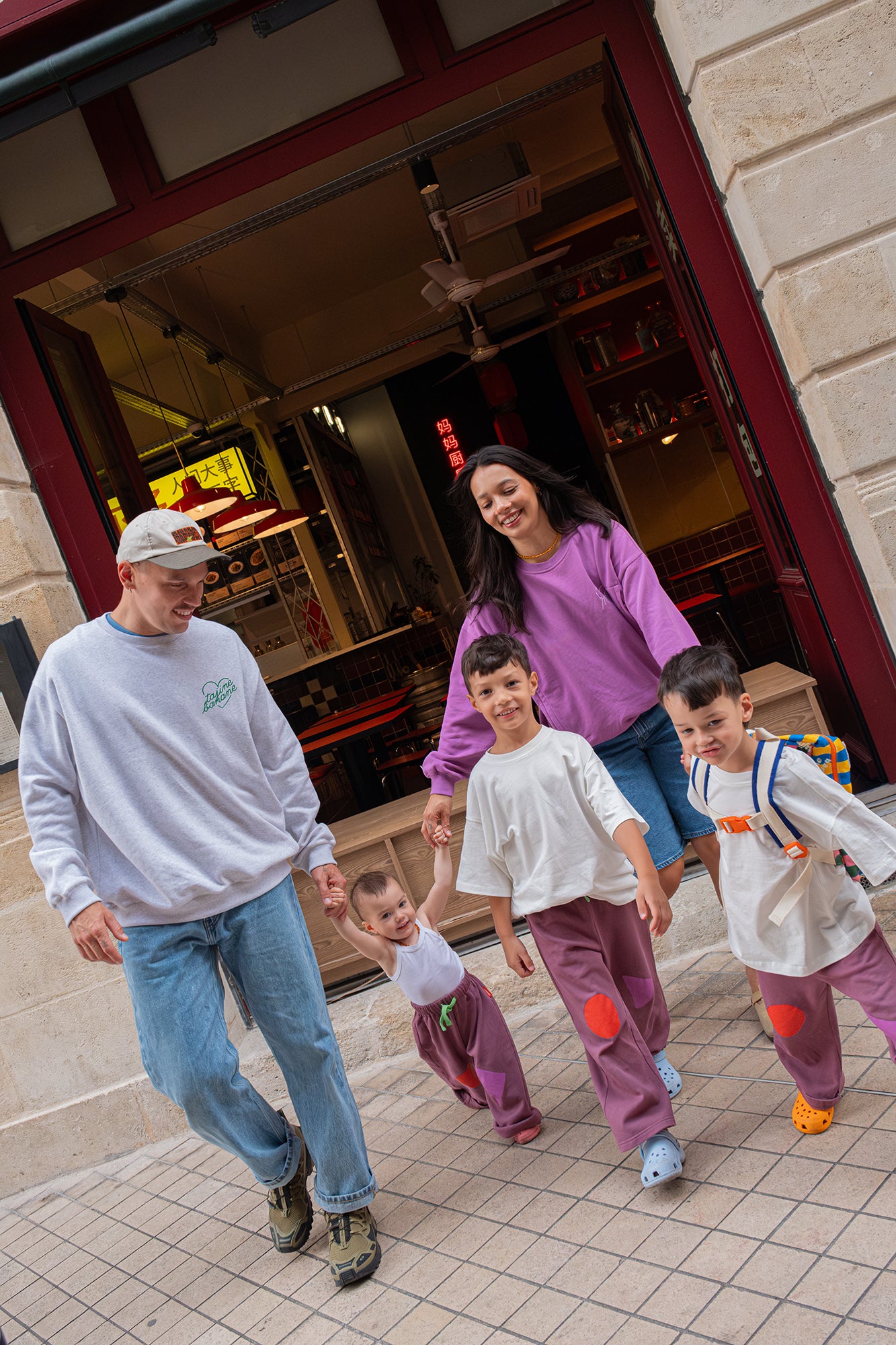 fr:Baptiste mesure 1m84 et porte une taille XL, en:Baptiste is 1m84 and wears a size XL, de:Baptiste ist 1m84 und trägt Größe XL