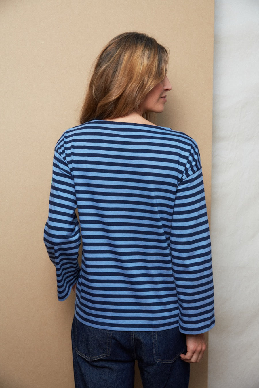 fr:Romaine mesure 1m71 et porte une taille S, en:Romaine is 1m71 and wears a size S, de:Romaine ist 1m71 und trägt Größe S