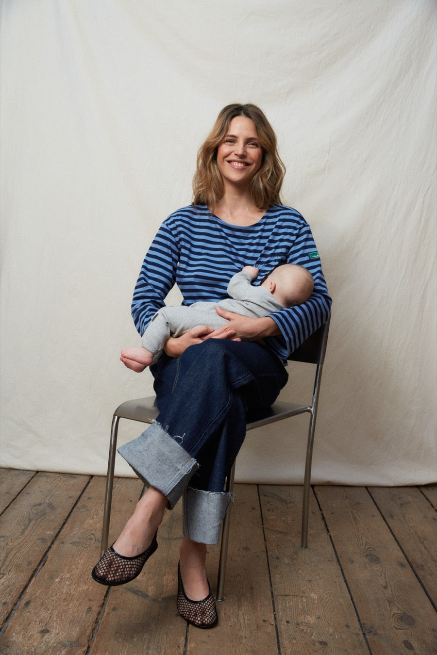 fr:Romaine mesure 1m71 et porte une taille S, en:Romaine is 1m71 and wears a size S, de:Romaine ist 1m71 und trägt Größe S