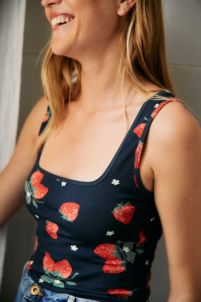 fr:Violette mesure 1m72 et porte une taille S, en:Violette is 1m72 and wears a size S, de:Violette ist 1m72 und trägt Größe S