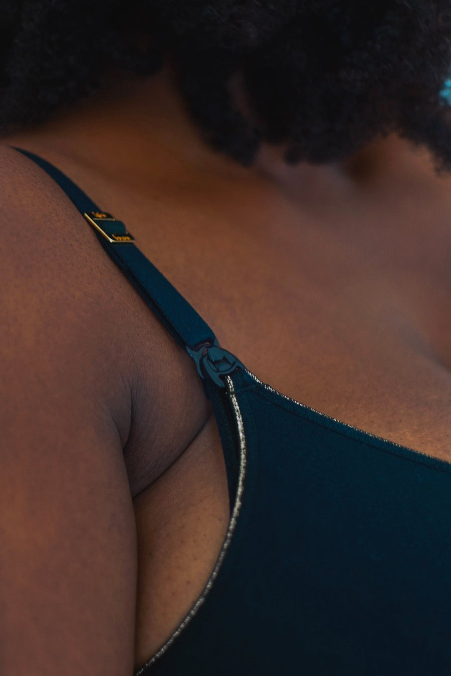 fr:Tshan mesure 1m65 et porte une taille XL, en:Tshan is 1m65 and wears a size XL, de:Tshan ist 1m65 und trägt Größe XL
