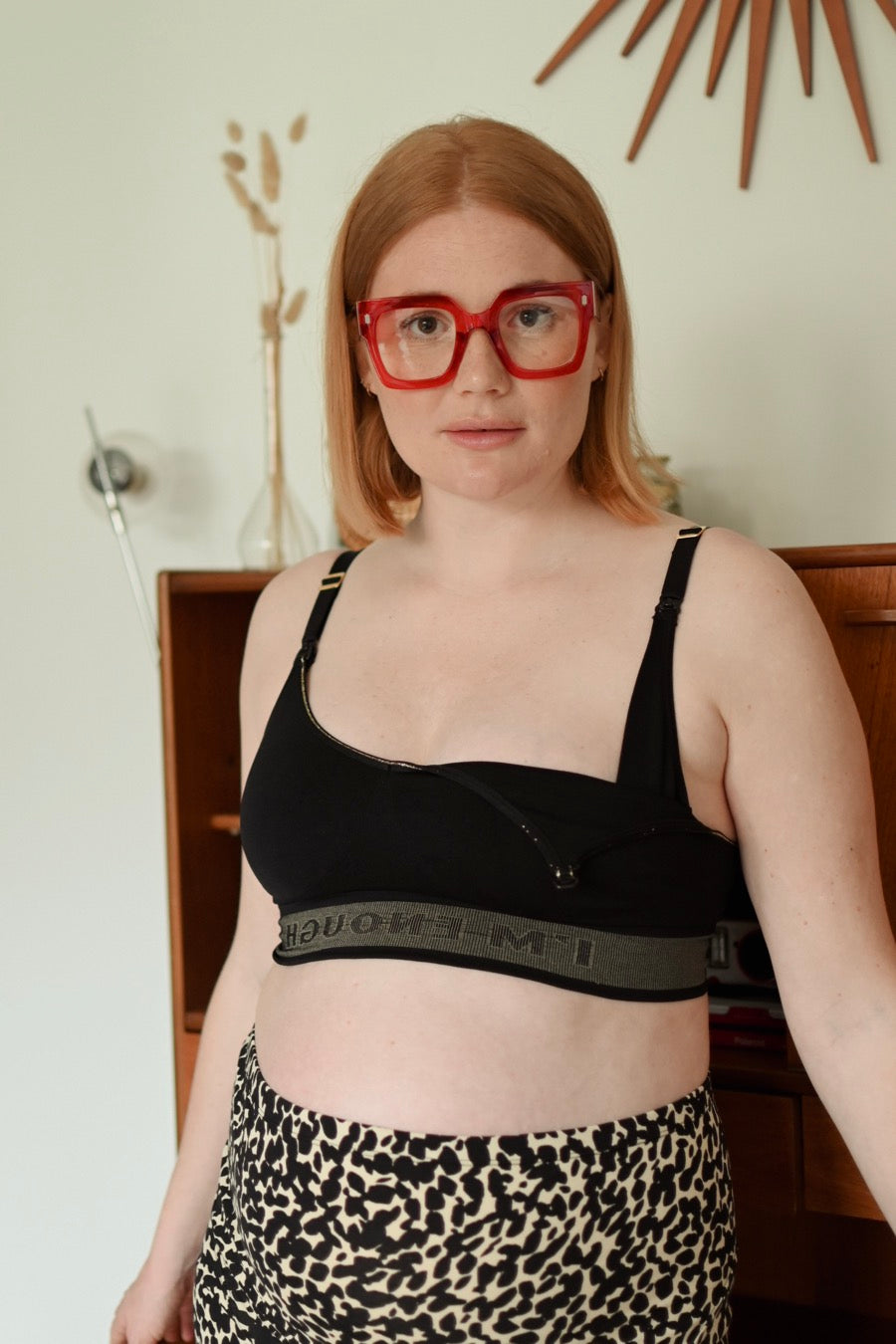 fr:Jess mesure 1m72 et porte une taille M, en:Jess is 1m72 and wears a size M, de:Jess ist 1m72 und trägt Größe M