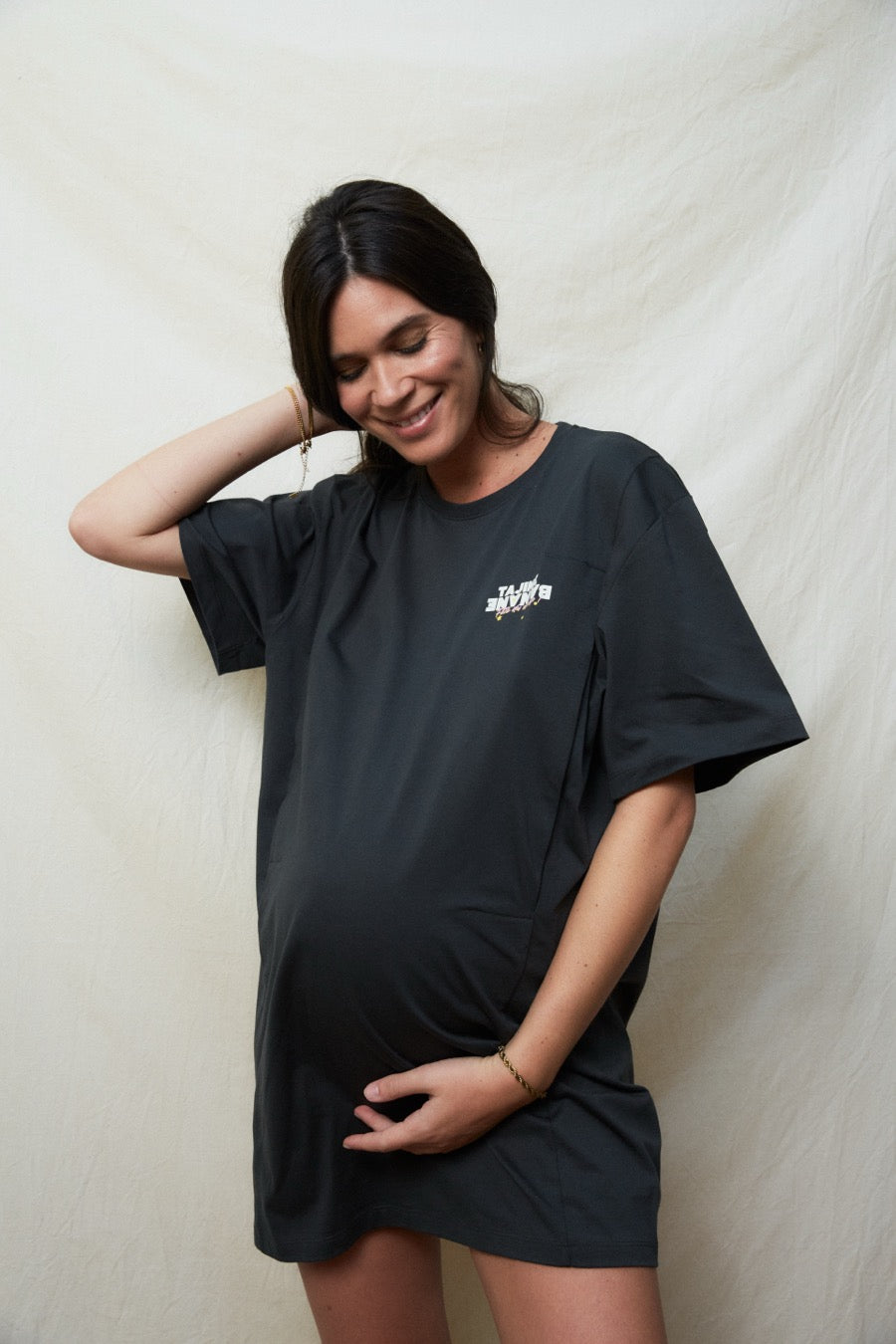 fr:Angela mesure 1m74 et porte une taille M, en:Angela is 1m74 and wears a size M, de:Angela ist 1m74 und trägt Größe M