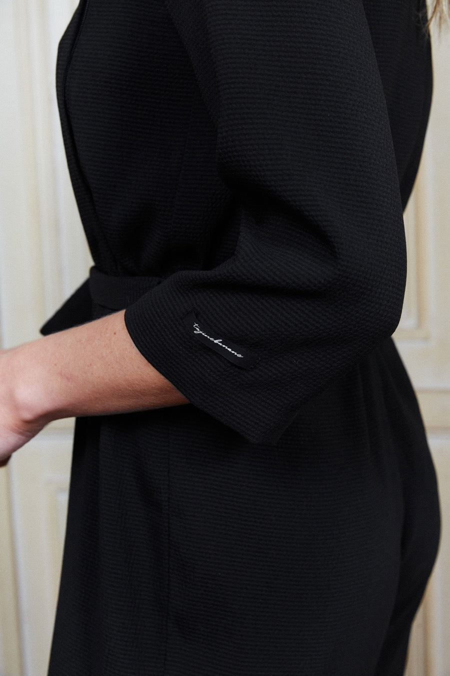 fr:Violette mesure 1m73 et porte une taille S, en:Violette is 1m73 and wears a size S, de:Violette ist 1m73 und trägt Größe S