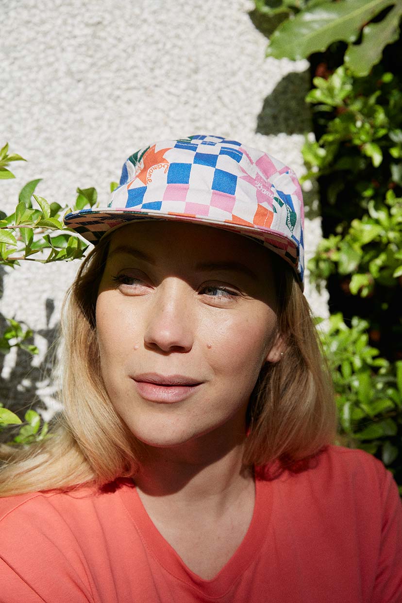 Ras la casquette damier