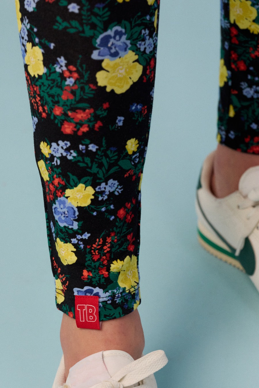 fr:Violette mesure 1m73 et porte une taille 1, en:Violette is 1m73 and wears a size 1, de:Violette ist 1m73 und trägt Größe 1