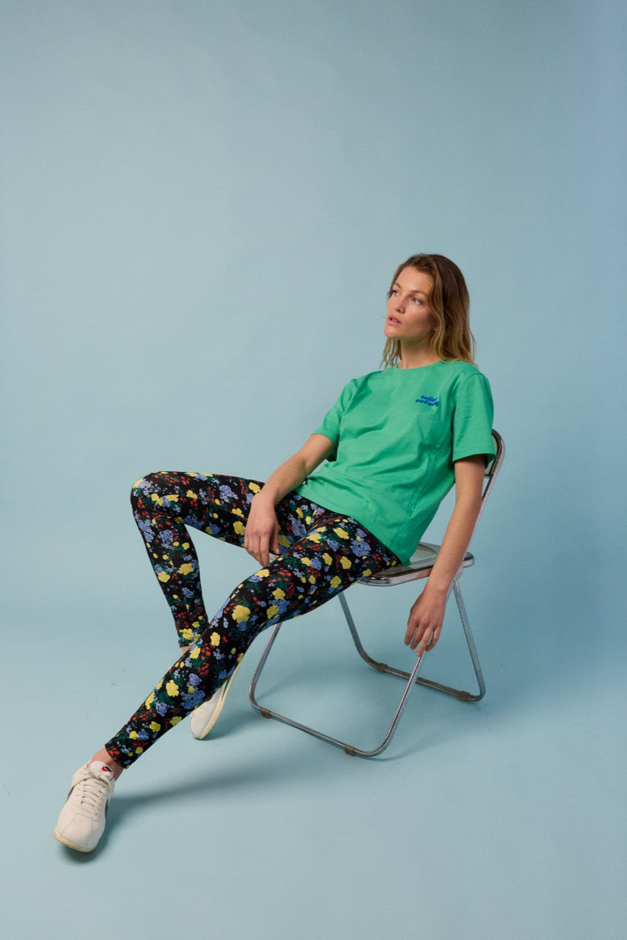 fr:Violette mesure 1m73 et porte une taille 1, en:Violette is 1m73 and wears a size 1, de:Violette ist 1m73 und trägt Größe 1