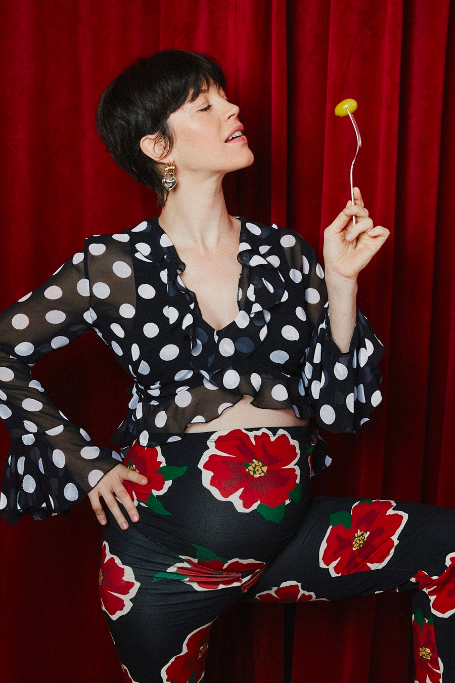 fr:Dorcas mesure 1m70 et porte une taille 1, en:Dorcas is 1m70 and wears a size 1, de:Dorcas ist 1m70 und trägt Größe 1