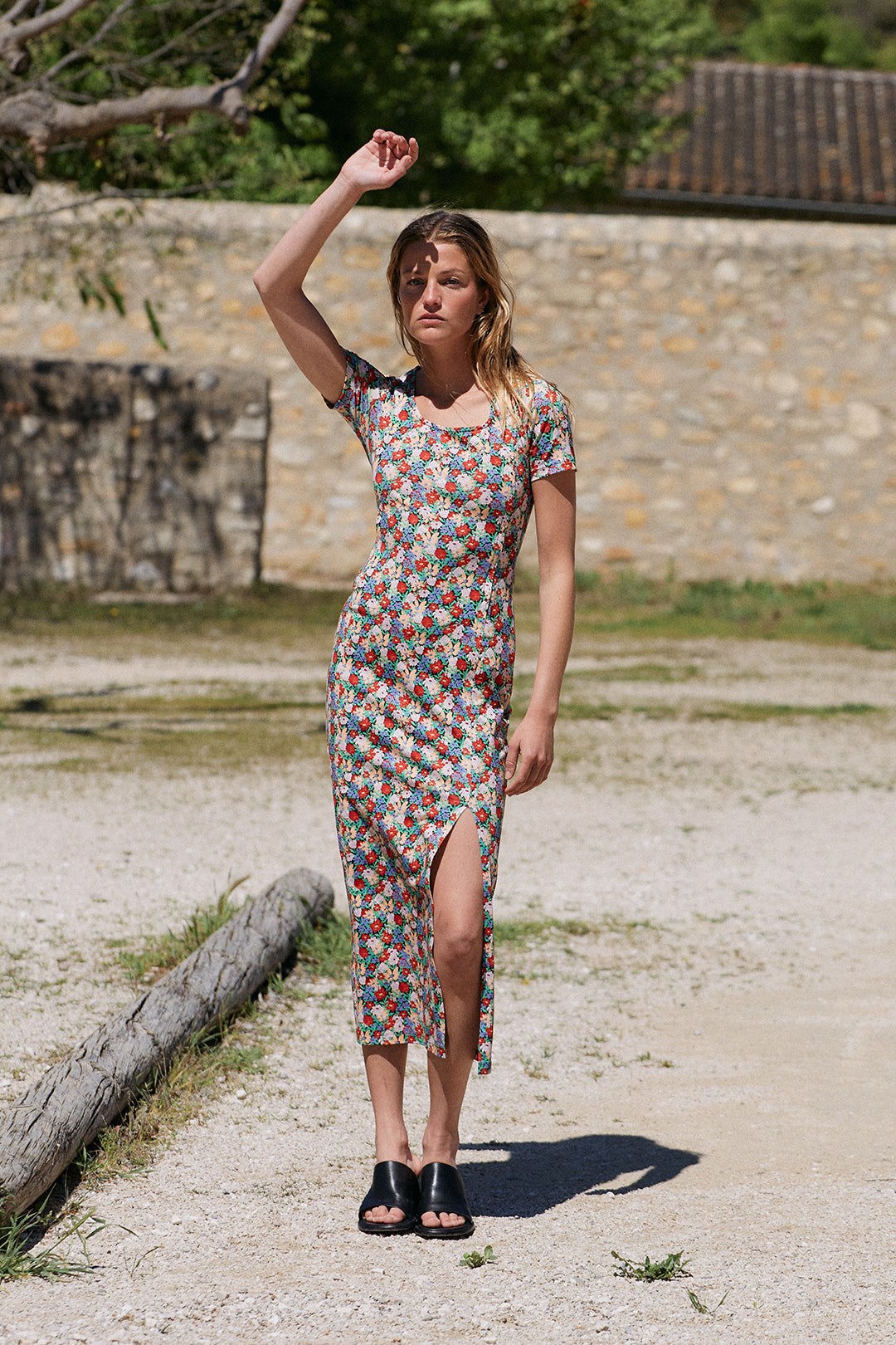 fr:Violette mesure 1m72 et porte une taille S, en:Violette is 1m72 and wears a size S, de:Violette ist 1m72 und trägt Größe S