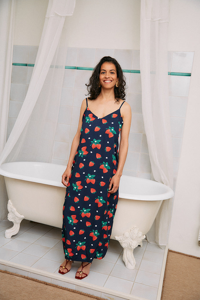 fr:Meline porte une taille S, en:Meline wears a size S, de:Meline trägt Größe S