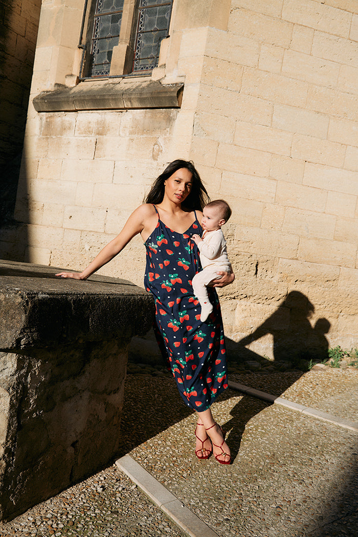 fr:Jeanne mesure 1m66 et porte une taille M, en:Jeanne is 1m66 and wears a size M, de:Jeanne ist 1m66 und trägt Größe M