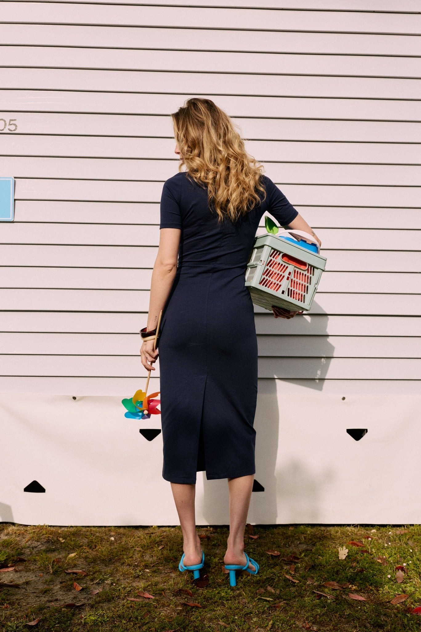 fr:Coline mesure 1m72 et porte une taille S, en:Coline is 1m72 and wears a size S, de:Coline ist 1m72 und trägt Größe S