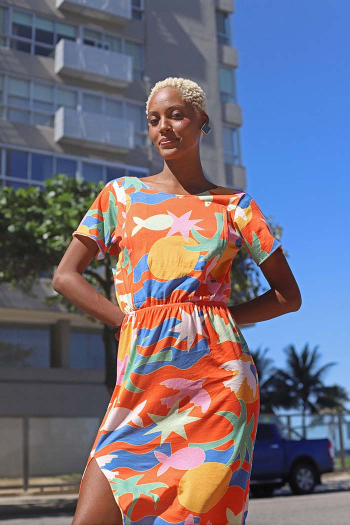 fr:Marilia mesure 1m82 et porte une taille S, en:Marilia is 1m82 and wears a size S, de:Marilia ist 1m82 und trägt Größe S