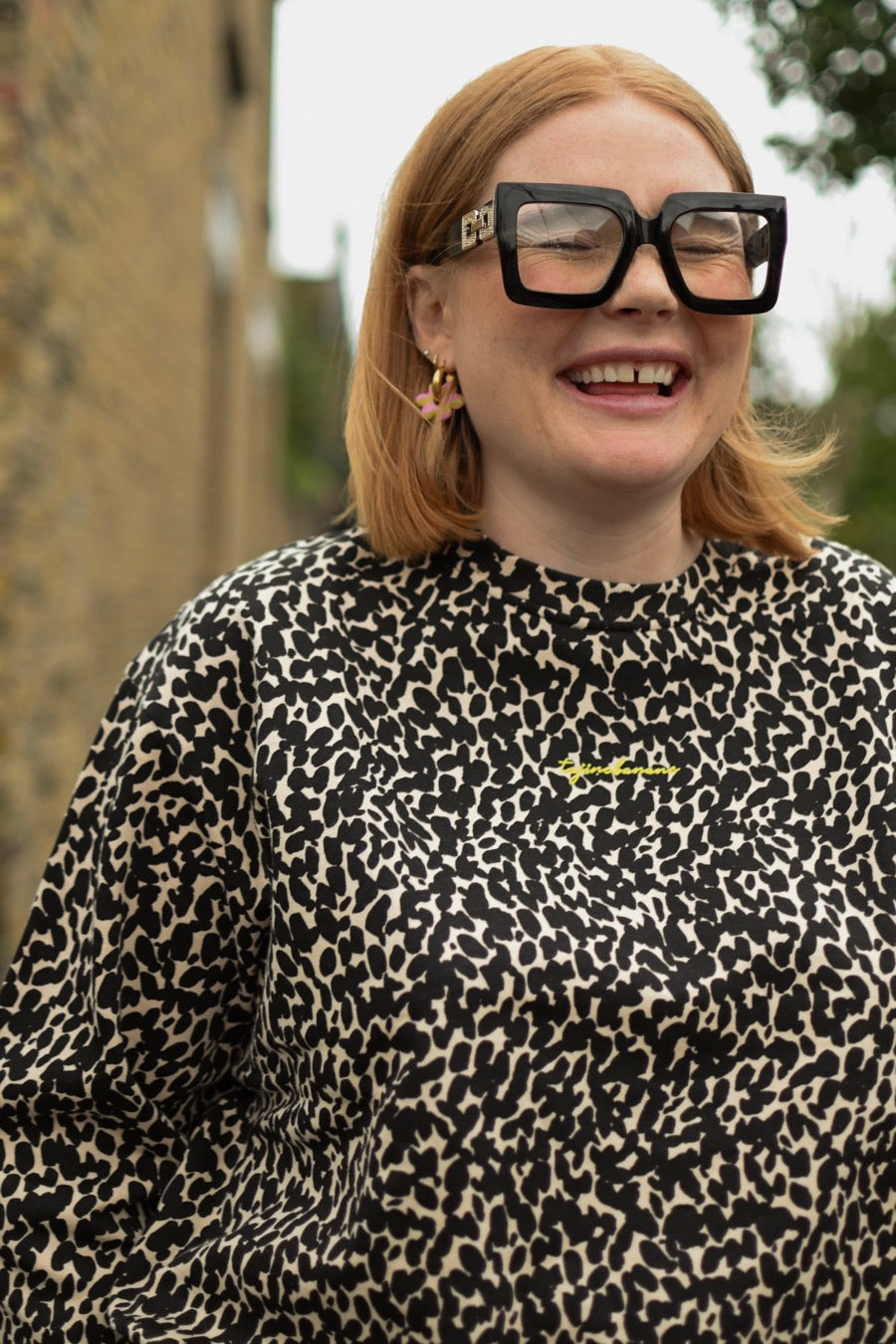 fr:Jess mesure 1m72 et porte une taille L, en:Jess is 1m72 and wears a size L, de:Jess ist 1m72 und trägt Größe L