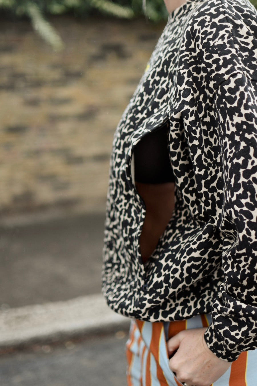 fr:Julie mesure 1m67 et porte une taille M, en:Julie is 1m67 and wears a size M, de:Julie ist 1m67 und trägt Größe M