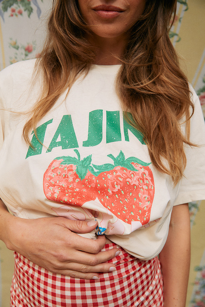 fr:Romaine porte une taille S, en:Romaine wears a size S, de:Romaine trägt Größe S