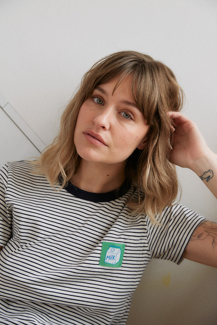 fr: Ophélie porte une taille S, en: Ophélie wears a size S, de: Ophélie trägt Größe S