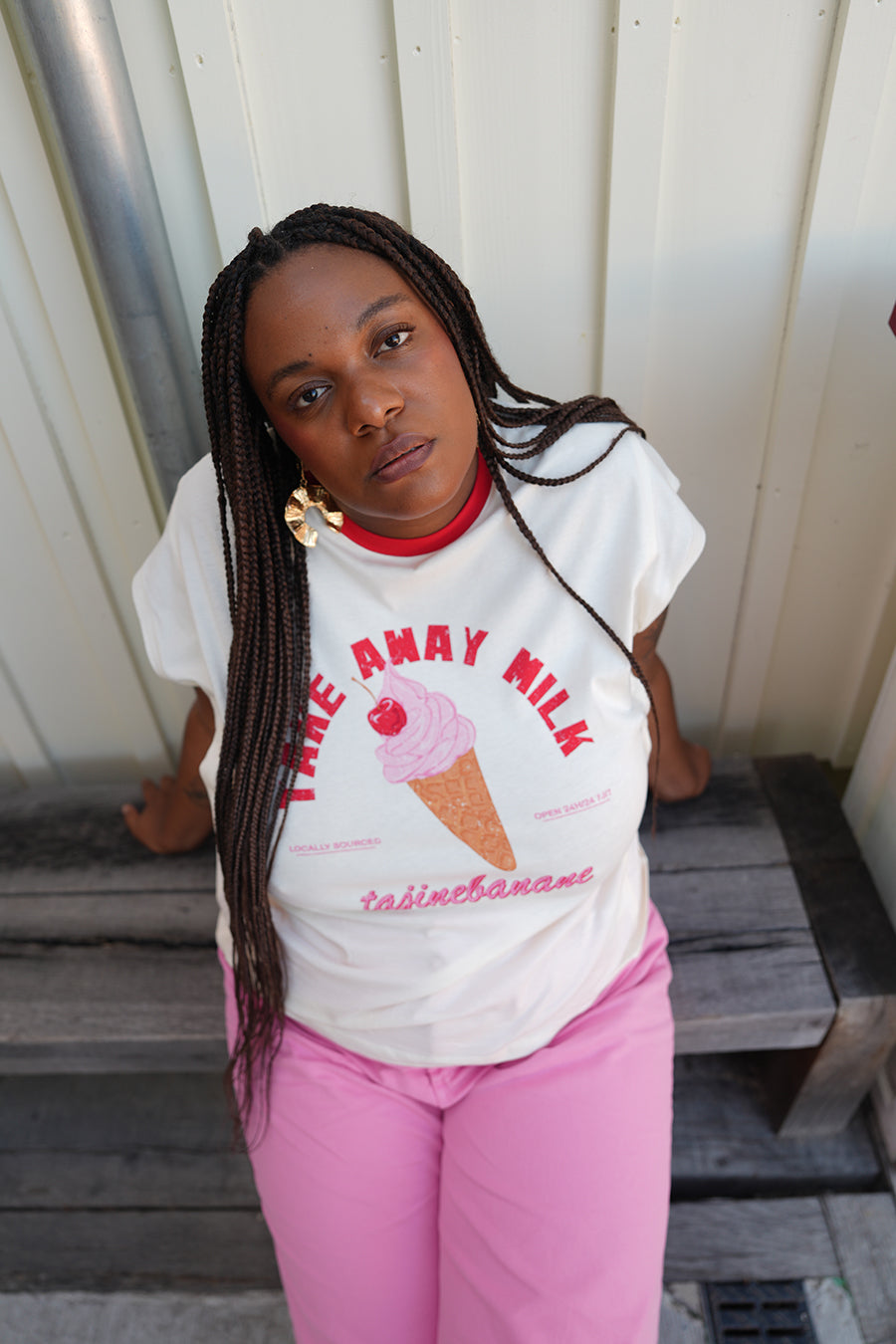 fr:Tiffany mesure 1m78 et porte une taille XXL, en:Jeanne is 1m78 and wears a size XXL, de:Jeanne ist 1m78 und trägt Größe XXL