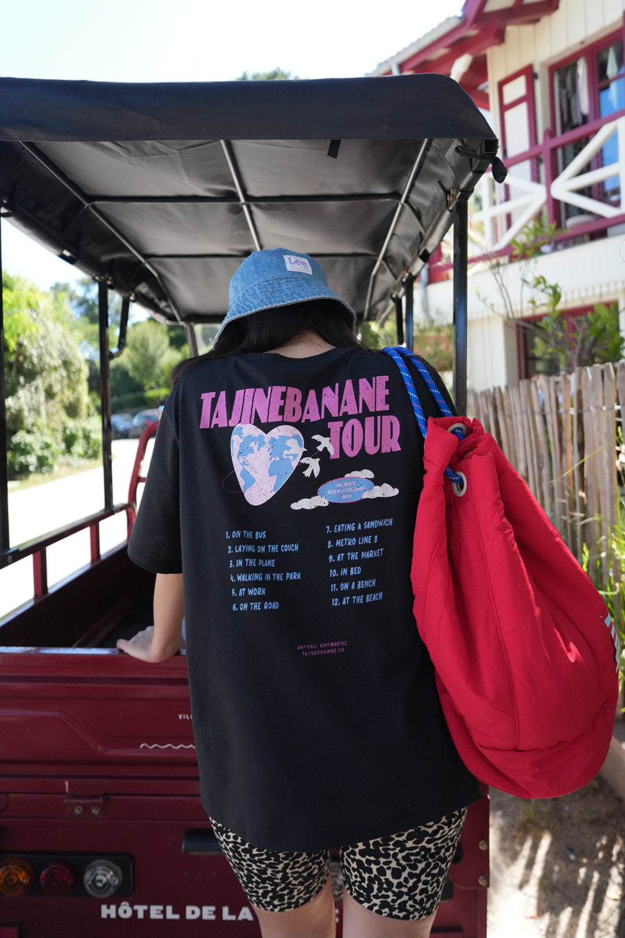 fr:Jeanne mesure 1m66 et porte une taille XL, en:Jeanne is 1m66 and wears a size XL, de:Jeanne ist 1m66 und trägt Größe XL