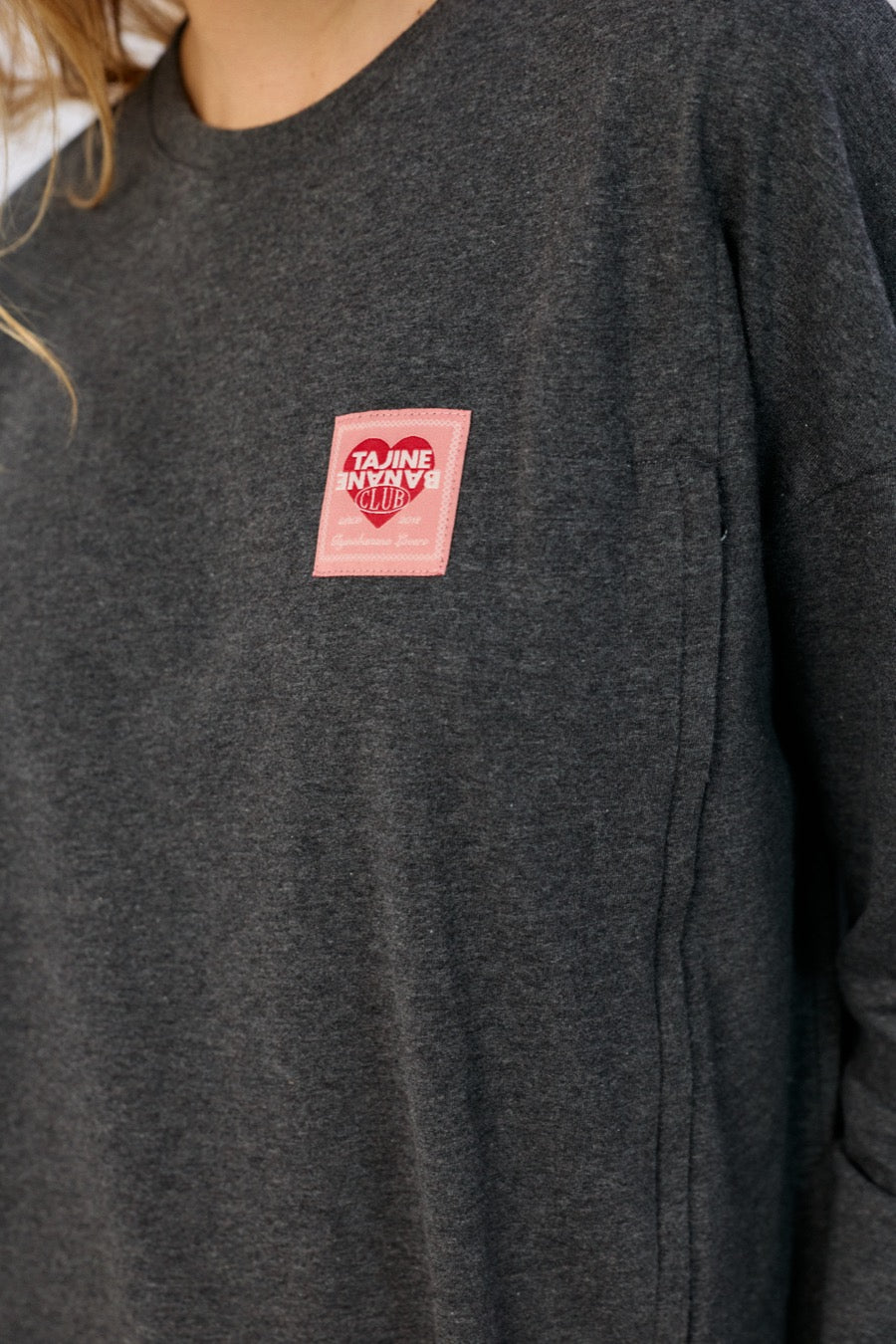 fr:Violette mesure 1m73 et porte une taille S, en:Violette is 1m73 and wears a size S, de:Violette ist 1m73 und trägt Größe S