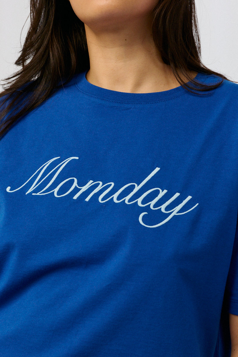 fr:Jeanne mesure 1m66 et porte une taille M, en:Jeanne is 1m66 and wears a size M, de:Jeanne ist 1m66 und trägt Größe M