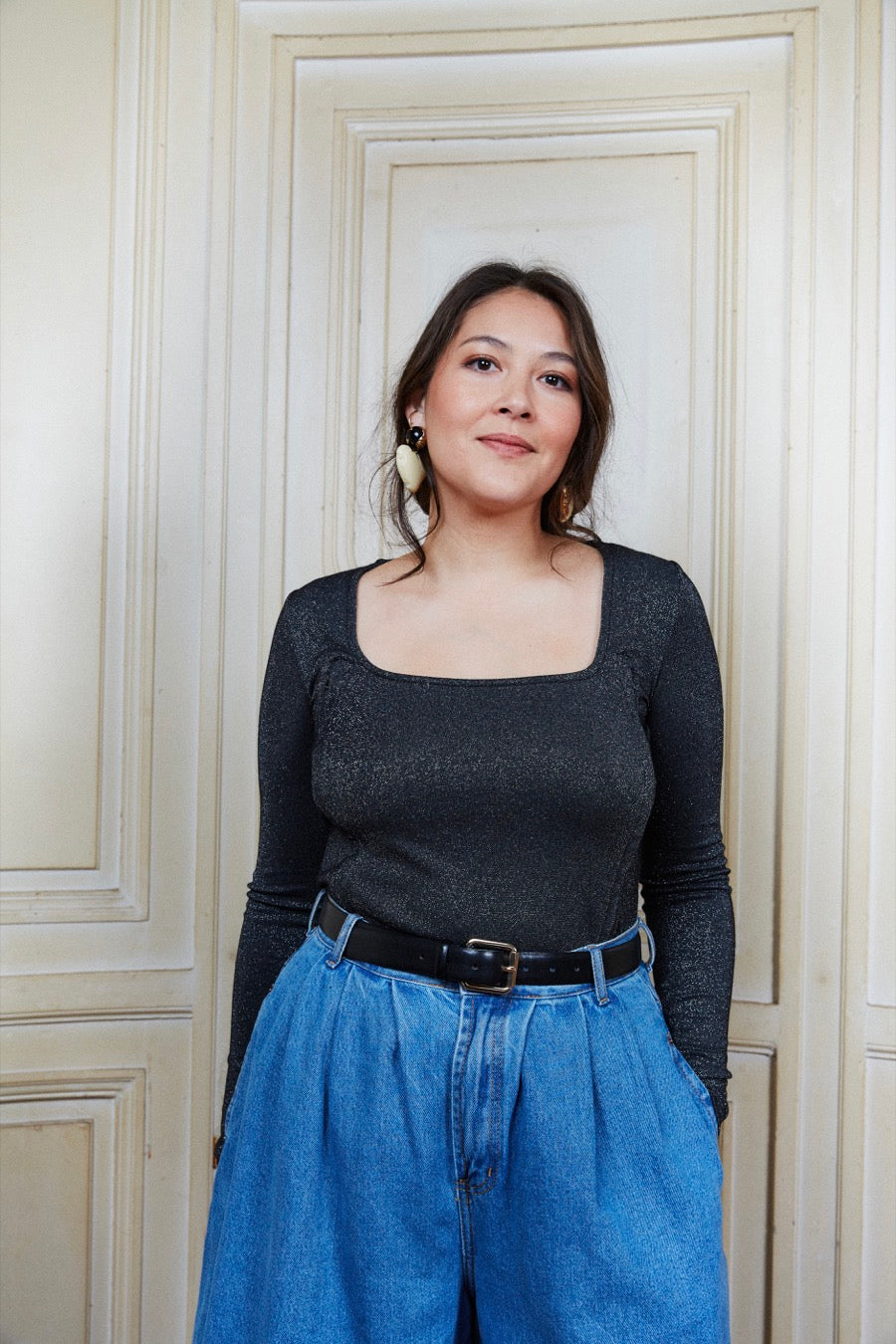 fr:Anne-Françoise mesure 1m70 et porte une taille M, en:Anne-Françoise is 1m70 and wears a size M, de:Anne-Françoise ist 1m70 und trägt Größe M