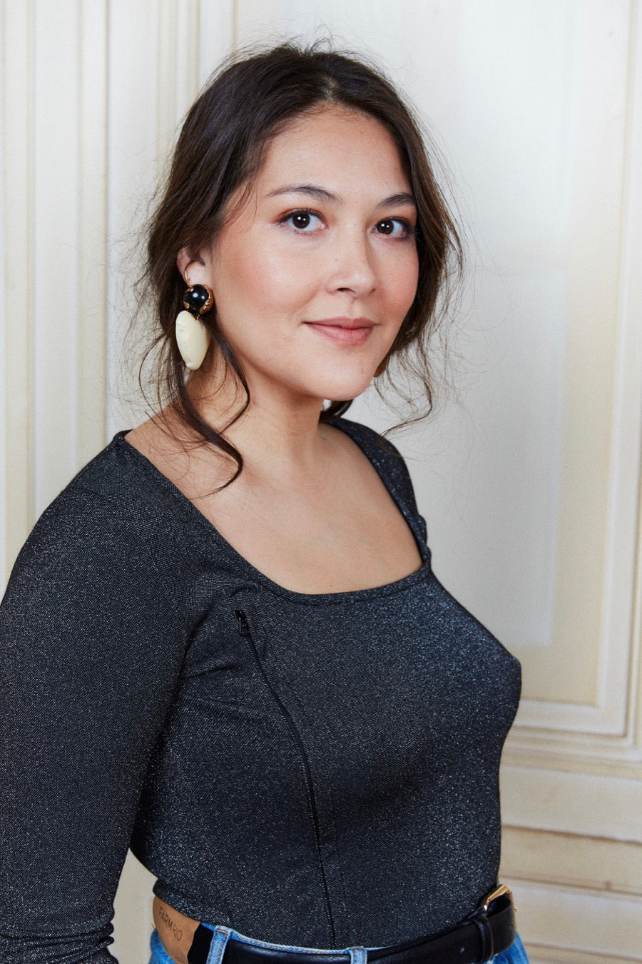 fr:Anne-Françoise mesure 1m70 et porte une taille M, en:Anne-Françoise is 1m70 and wears a size M, de:Anne-Françoise ist 1m70 und trägt Größe M