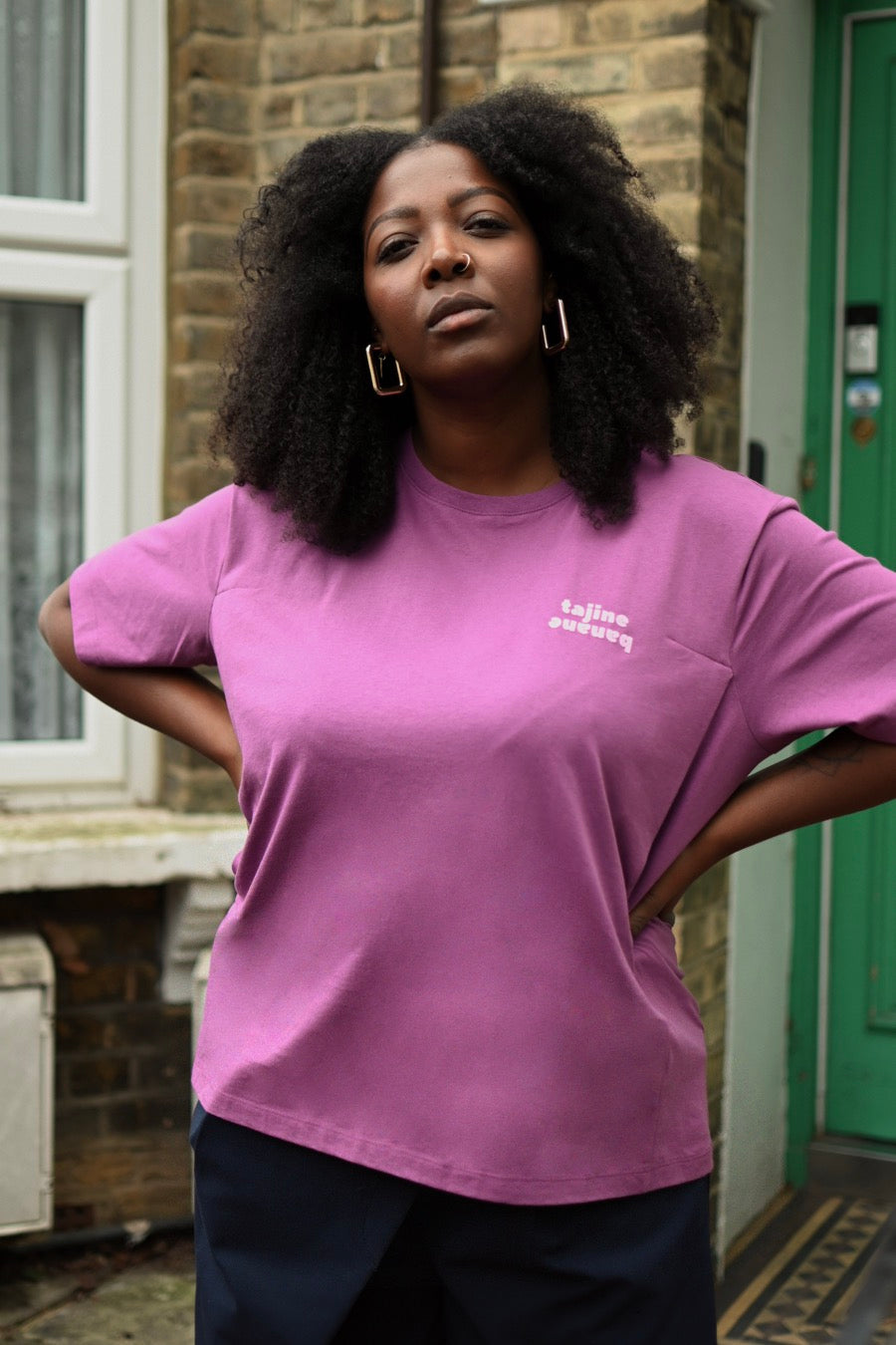 fr:Tshan mesure 1m65 et porte une taille XL, en:Tshan is 1m65 and wears a size XL, de:Tshan ist 1m65 und trägt Größe XL