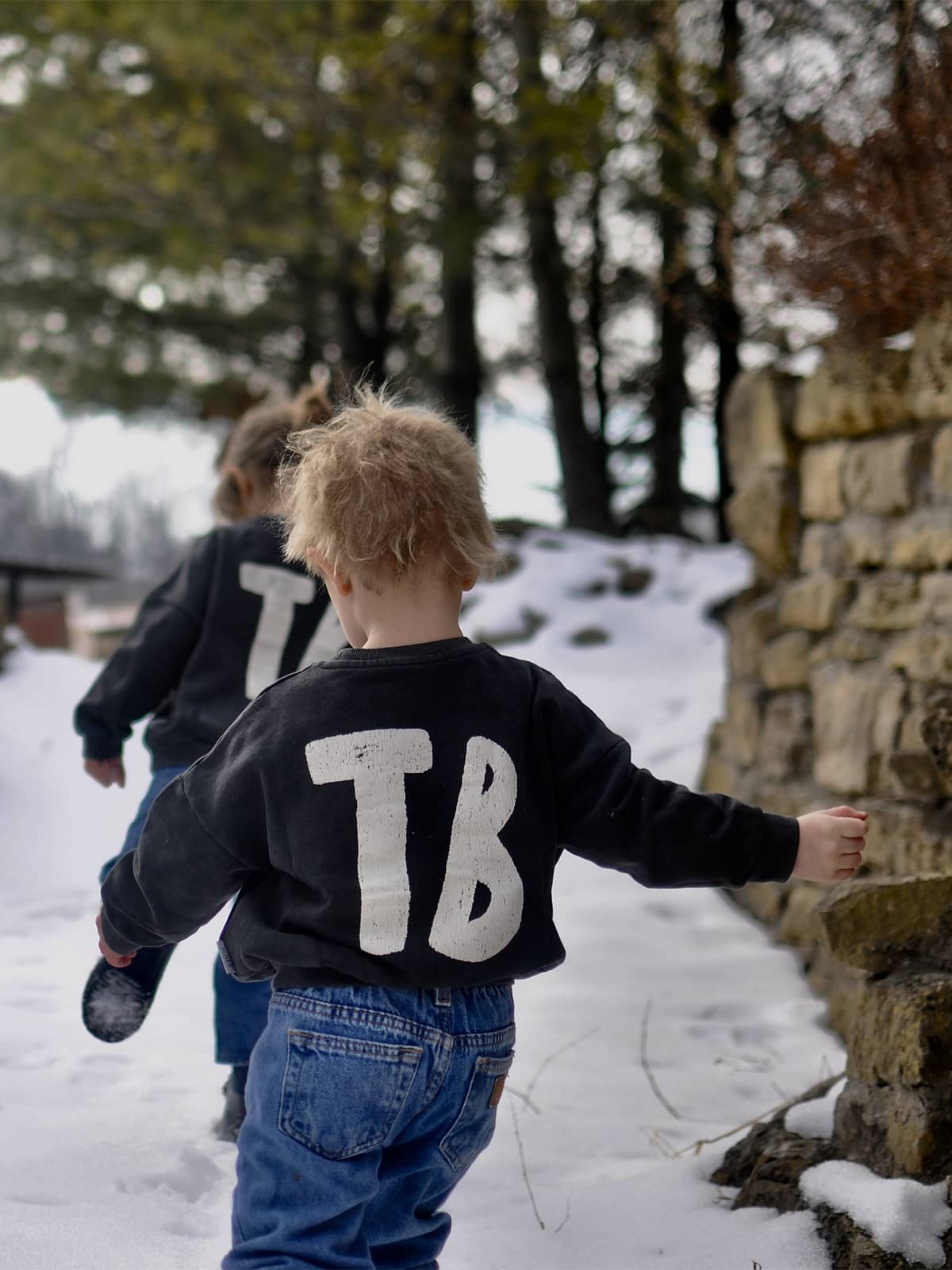 Sweat hiver milk enfant - Tajinebanane | Sonny a 4 ans et porte une taille 4 ans, Tommy a 2 ans et porte une taille 2 ans